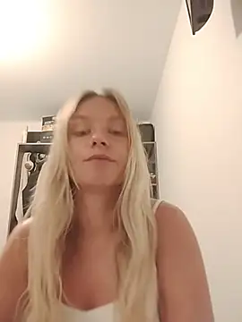 NinaHola online show from June 2026 06:50:01 PM