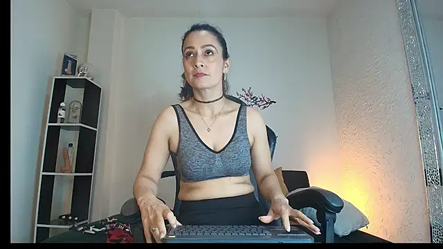  Anais Lanz online show from July 2026 06:47:02 AM