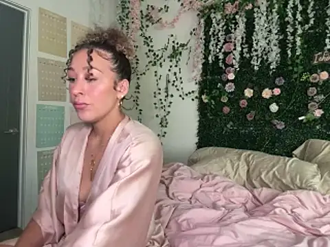 LyraCovee online show from June 2026 02:37:02 AM