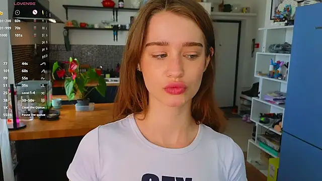 Snapshot of AliviaWithLove chatting on June 2026 08:15:01 AM AliviaWithLove online show from June 2026 08:15:01 AM