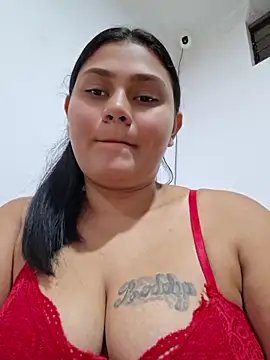 Yeraldine169 online show from June 2026 06:30:01 PM