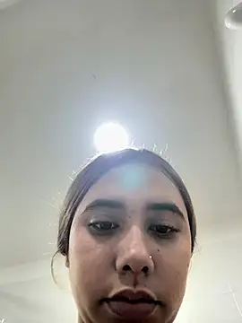 Snapshot of Issie_01 chatting on June 2026 05:15:01 AM Issie 01 online show from June 2026 05:15:01 AM