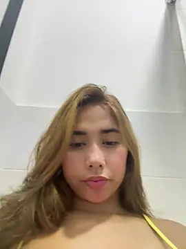 Snapshot of Issie_01 chatting on July 2026 11:12:02 PM Issie 01 online show from July 2026 11:12:02 PM