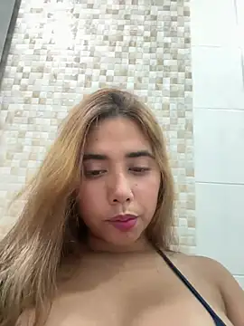 Snapshot of Issie_01 chatting on July 2026 05:15:02 AM Issie 01 online show from July 2026 05:15:02 AM