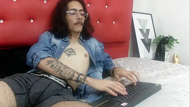 Snapshot of bigcock_robert chatting on June 2026 07:49:01 PM bigcock robert online show from June 2026 07:49:01 PM