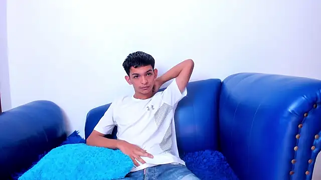 Snapshot of littlecum18 chatting on June 2026 12:31:01 PM littlecum18 online show from June 2026 12:31:01 PM