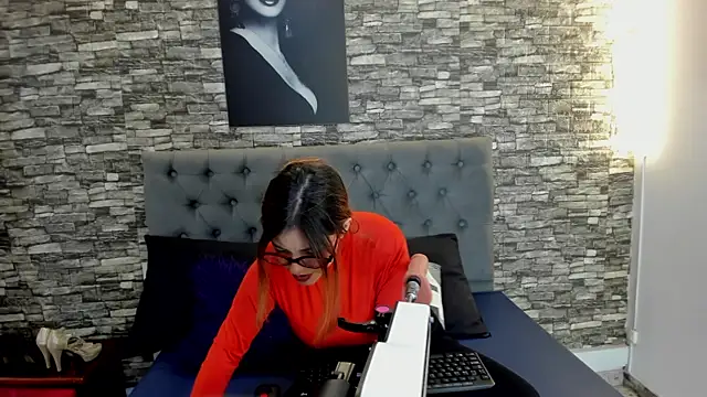 AngeliqueGirard online show from July 2026 09:11:01 PM