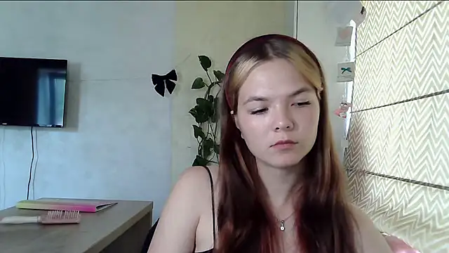 Snapshot of AvrilGillig chatting on July 2026 07:35:02 AM AvrilGillig online show from July 2026 07:35:02 AM