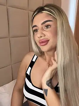 Snapshot of Selinacraz chatting on June 2026 08:37:02 AM Selinacraz online show from June 2026 08:37:02 AM