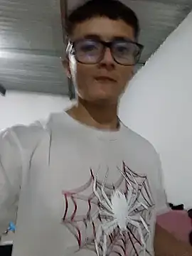 Snapshot of Davitfitnosuke chatting on June 2026 03:15:02 AM Davitfitnosuke online show from June 2026 03:15:02 AM