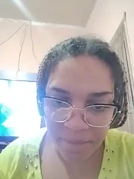 Snapshot of Esquetadinhas chatting on June 2026 11:52:01 PM Esquetadinhas online show from June 2026 11:52:01 PM