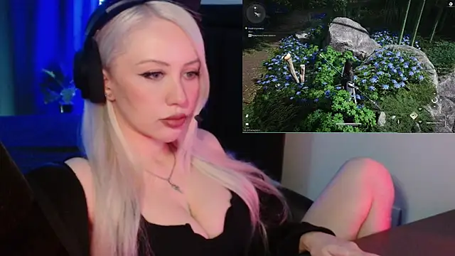 roxxyrowe online show from June 2026 01:42:02 PM