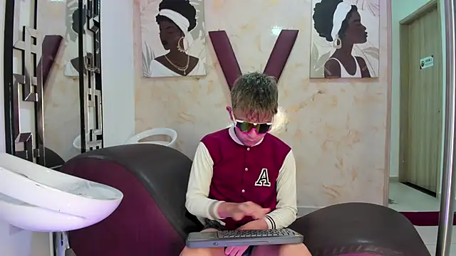 Snapshot of BLACK_AND_WHITET chatting on June 2026 01:19:02 AM BLACK AND WHITET online show from June 2026 01:19:02 AM