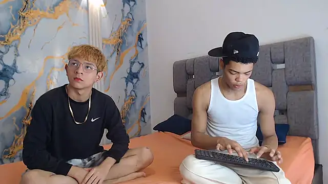 Snapshot of BLACK_AND_WHITET chatting on July 2026 07:27:02 PM BLACK AND WHITET online show from July 2026 07:27:02 PM