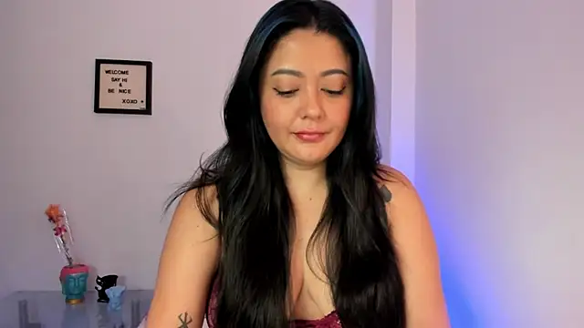 Snapshot of LauraToro_ chatting on January 2026 03:16:01 PM LauraToro online show from January 2026 03:16:01 PM