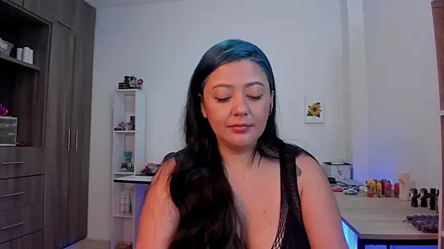 LauraToro  online show from March 2026 04:02:01 PM