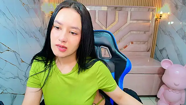 Snapshot of Aleja_r_ chatting on July 2026 12:22:02 PM Aleja r online show from July 2026 12:22:02 PM