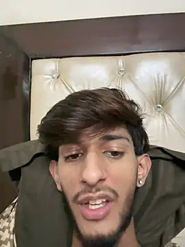 ronnnnn718 online show from July 2026 01:54:01 PM
