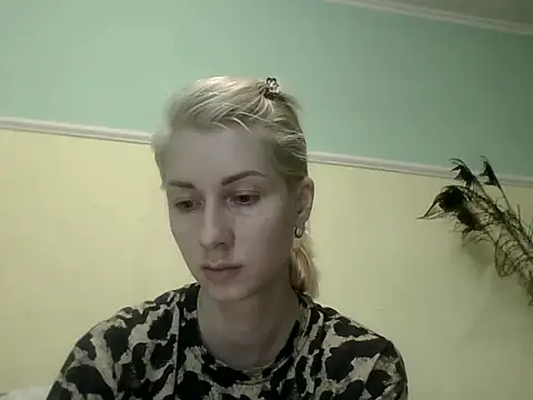 Snapshot of AmberandBlond chatting on June 2026 03:25:02 PM AmberandBlond online show from June 2026 03:25:02 PM