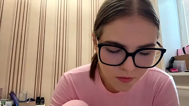 MiaWonderind online show from June 2026 02:34:01 PM