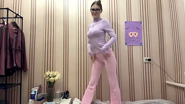 MiaWonderind online show from July 2026 01:48:02 PM