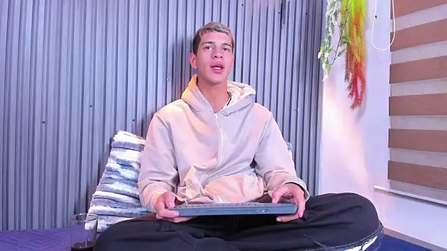 Tyler Noir online show from June 2026 12:59:01 PM