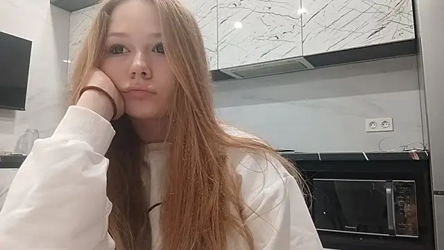 KarinaBestie online show from June 2026 04:28:02 PM