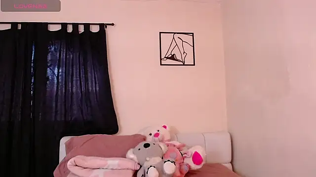 Snapshot of Veronica_M chatting on June 2026 06:10:01 PM Veronica M online show from June 2026 06:10:01 PM
