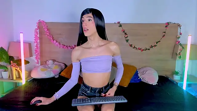 LaraRous online show from July 2026 09:39:01 PM