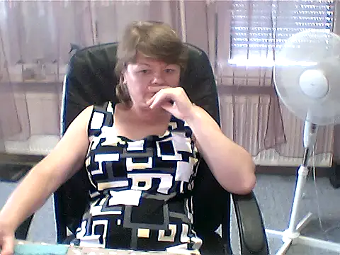 MoonLady40 online show from June 2026 12:33:01 PM