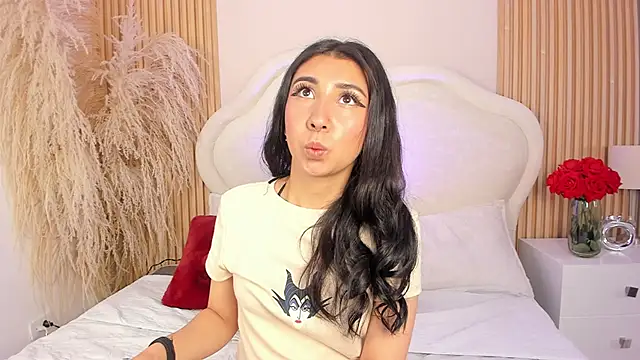 isa croft  online show from June 2026 01:03:02 PM