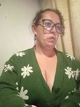 Snapshot of _Saraqueen-- chatting on August 2026 01:04:02 AM Saraqueen-- online show from August 2026 01:04:02 AM