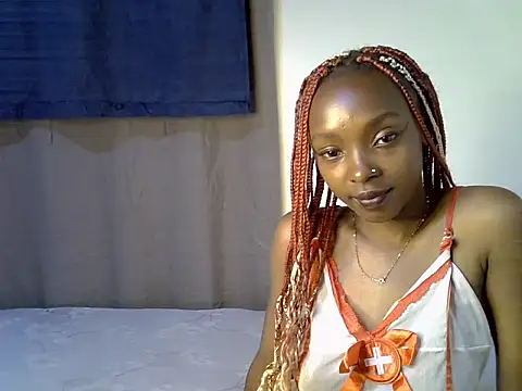 Snapshot of Petiteliz chatting on June 2026 07:16:01 PM Petiteliz online show from June 2026 07:16:01 PM