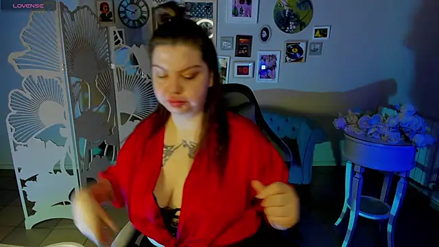 Snapshot of Alice_Moorr chatting on June 2026 05:37:01 AM Alice Moorr online show from June 2026 05:37:01 AM