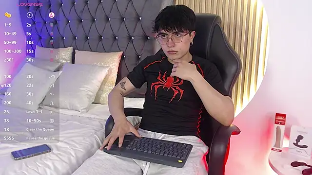 Tommy Claks online show from July 2026 08:16:01 PM