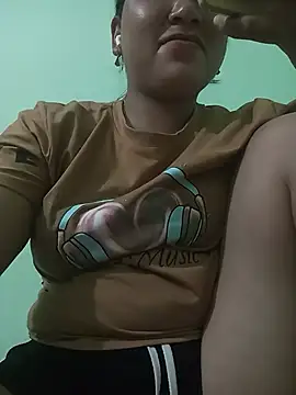 Snapshot of Uya-y chatting on June 2026 10:50:02 AM Uya-y online show from June 2026 10:50:02 AM