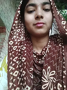 Snapshot of Simran_143 chatting on August 2026 04:26:01 AM Simran 143 online show from August 2026 04:26:01 AM