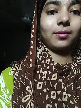 Snapshot of Simran_143 chatting on August 2026 04:32:01 PM Simran 143 online show from August 2026 04:32:01 PM