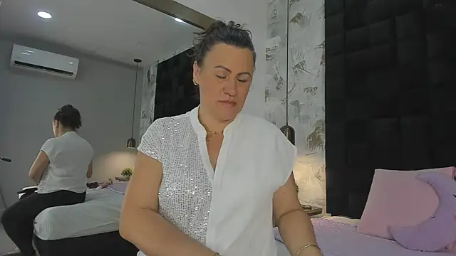 CharlotteG  online show from July 2026 01:06:02 PM