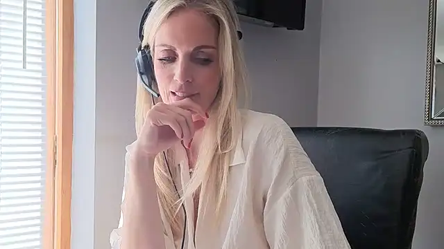 Snapshot of Bonnie_Ryder chatting on July 2026 11:37:02 AM Bonnie Ryder online show from July 2026 11:37:02 AM