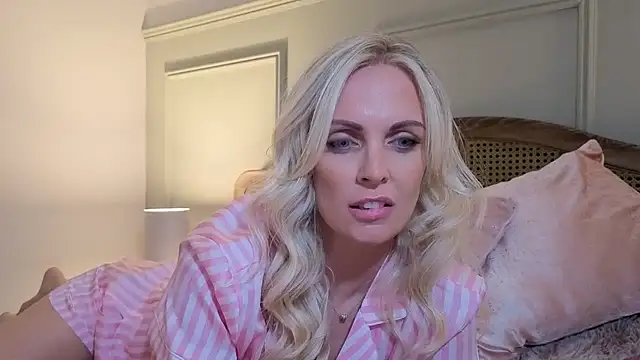 Snapshot of Bonnie_Ryder chatting on July 2026 09:08:02 PM Bonnie Ryder online show from July 2026 09:08:02 PM