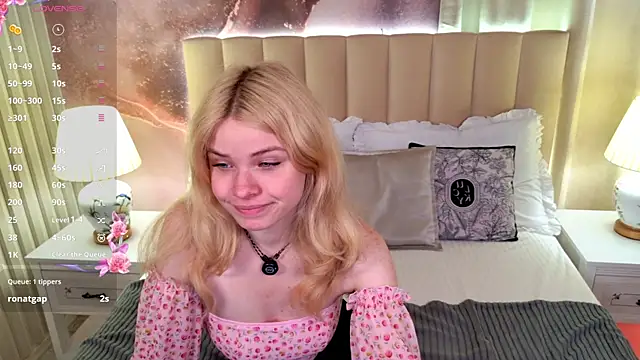 Snapshot of ChloeWells chatting on July 2026 03:37:01 AM ChloeWells online show from July 2026 03:37:01 AM