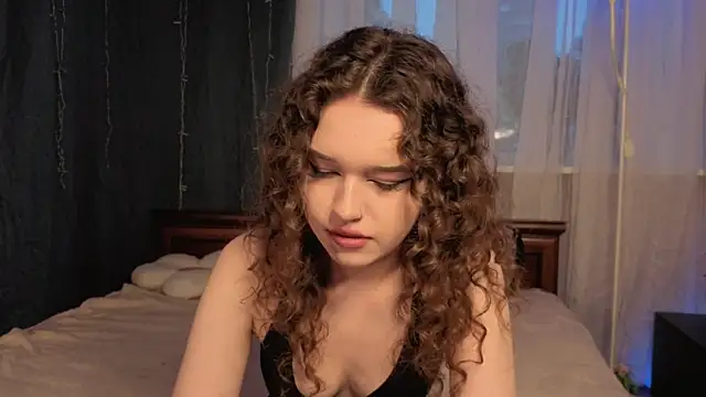 EsterReichert online show from July 2026 07:17:01 PM
