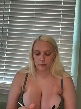 Snapshot of Blondebarbie21 chatting on June 2026 07:42:01 PM Blondebarbie21 online show from June 2026 07:42:01 PM