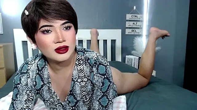 STUCK on YOU  online show from November 2025 07:03:02 PM