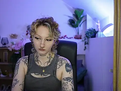 tattooedblondee18 online show from June 2026 01:08:02 PM