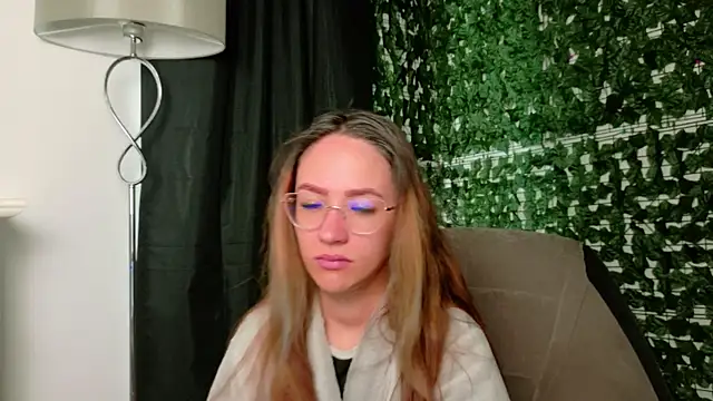 Snapshot of Nicole_Bliss chatting on July 2026 07:10:01 AM Nicole Bliss online show from July 2026 07:10:01 AM