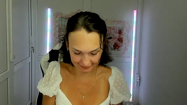 Snapshot of OliviaKateee chatting on June 2026 06:11:01 AM OliviaKateee online show from June 2026 06:11:01 AM