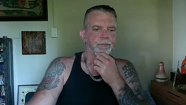Snapshot of BossDominus chatting on June 2026 01:36:01 AM BossDominus online show from June 2026 01:36:01 AM
