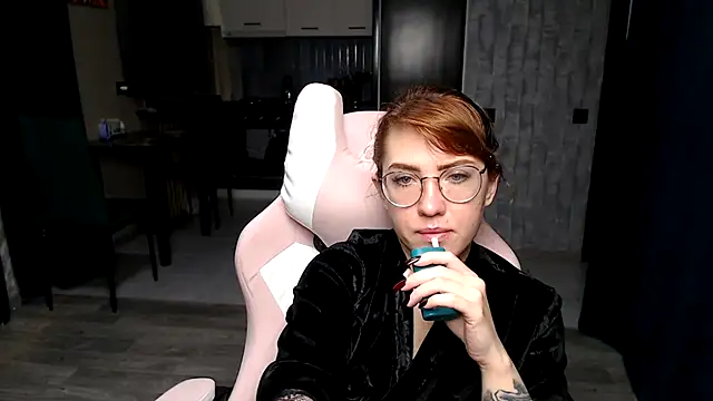 Reginasmilee online show from November 2025 01:26:02 AM